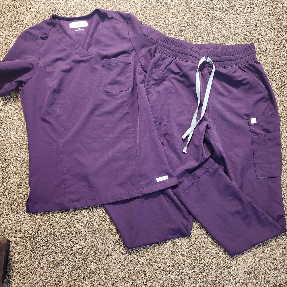 Resurge Scrub Set